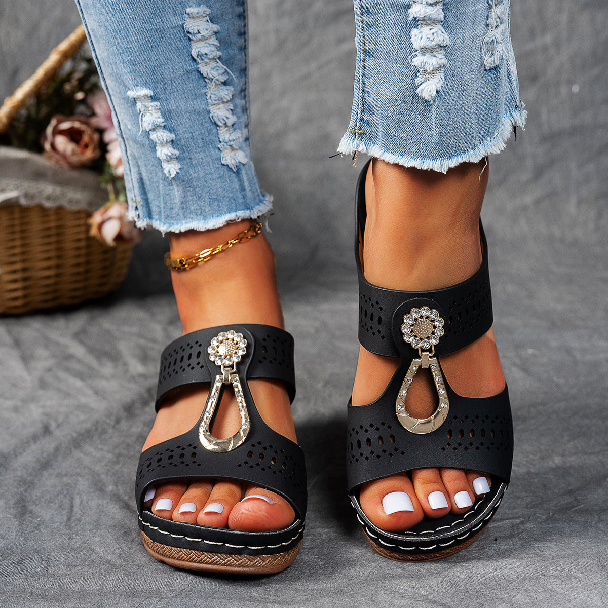 ALESSA COMFORT HEEL SANDALS